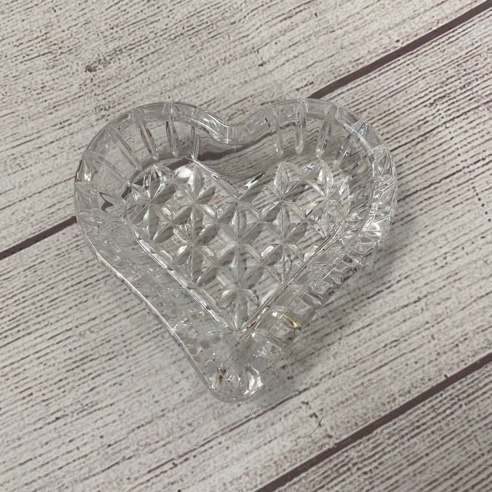 Glass beveled heart dish decor 3.5”x4”